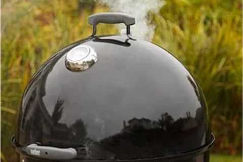 How to Smoke Meat on a Charcoal Grill With Wood Chips