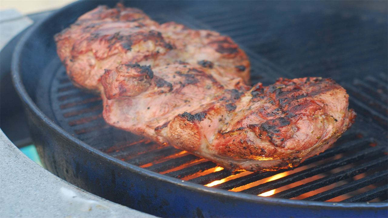 How to Cook a BBQ Lamb Roast