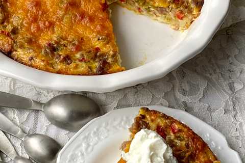 EASY CHEESY BREAKFAST CASSEROLE