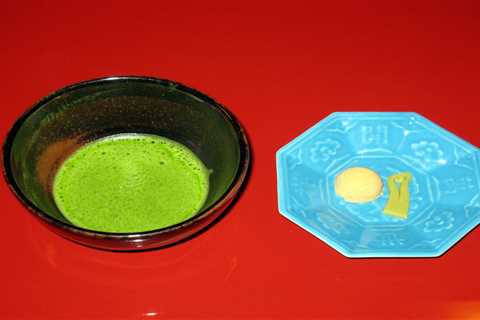 Master the Art of Creating a Delectable Pique Tea Matcha Latte in Minutes