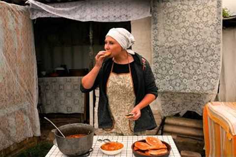 UKRAINIAN VILLAGE LIFE! ORGANIC FOOD! Recipe for pea soup and pies with herbs