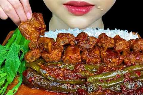 EATING SPICY FOOD||SPICY PORK RIB CURRY, SPICY THAI EGGPLANTS CURRY & WHITE RICE