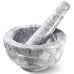 How to grind spices with a mortar and pestle set?