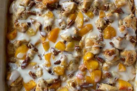CINNAMON ROLL PEACH COBBLER