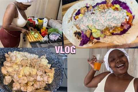 VLOG: cook with me chicken wrap at home + a MUKBANG ….. EP1