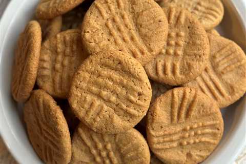 3-INGREDIENT PEANUT BUTTER COOKIES