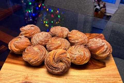 Hybrid Sourdough Cruffins with Cinnamon Black Sesame Sugar