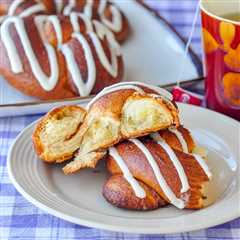 Brioche Cinnamon Knots