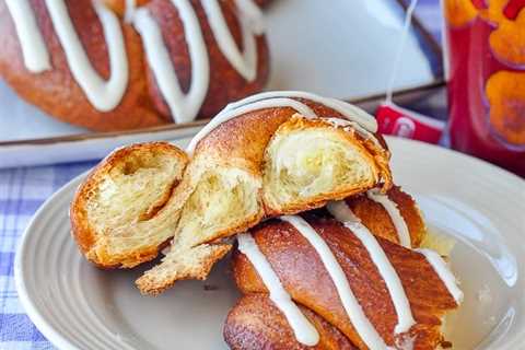 Brioche Cinnamon Knots